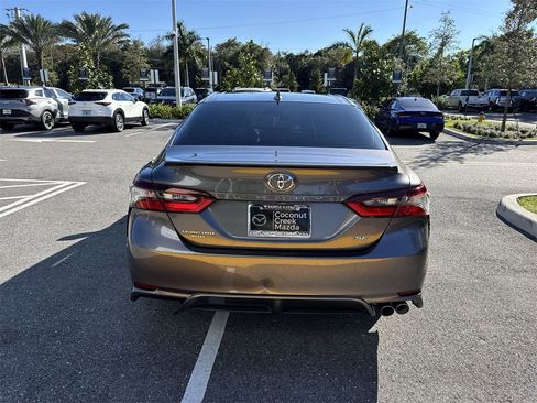 Used 2023 Toyota Camry SE image 3