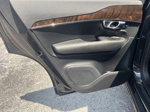 Used 2016 Volvo XC90 T6 Momentum w/ Momentum Plus Package AWD/4WD image 18