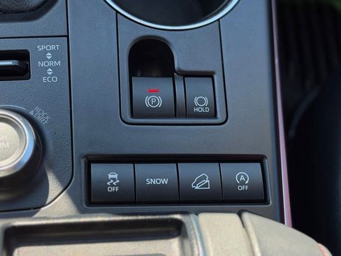 Used 2022 Toyota Highlander XSE image 25