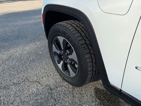 Used 2024 Jeep Grand Cherokee Limited 4xe image 14