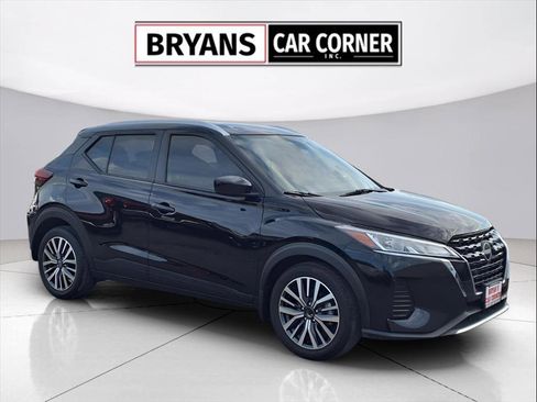 Used 2023 Nissan Kicks SV image 2