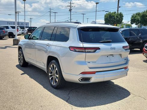 Used 2023 Jeep Grand Cherokee L Overland w/ Luxury Tech Group IV AWD/4WD image 3