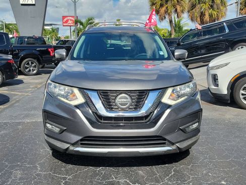 Used 2018 Nissan Rogue SV w/ Premium Package FWD image 2