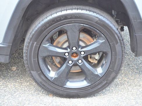 Used 2023 Jeep Grand Cherokee L Laredo image 12