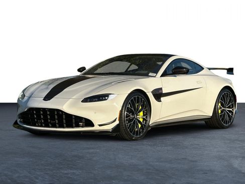 Used 2022 Aston Martin V8 Vantage Coupe image 26