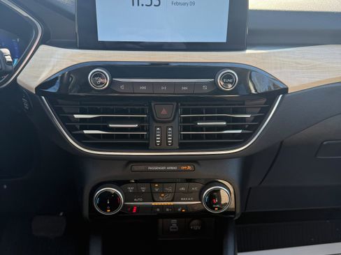 Used 2022 Ford Escape Titanium w/ Titanium Elite Package image 11