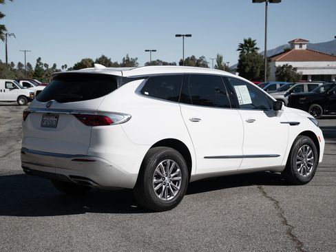 Used 2023 Buick Enclave Essence image 4