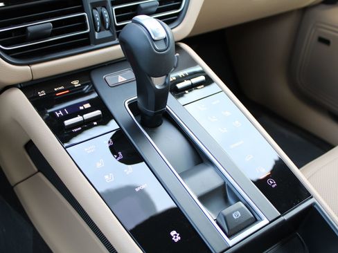 New 2026 Porsche Macan image 20