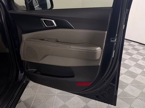 Used 2025 Kia Carnival FWD image 29