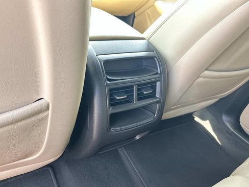 Used 2017 Cadillac XT5 FWD image 24