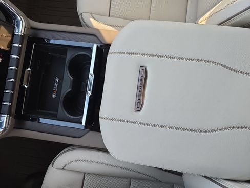 New 2026 GMC Yukon Denali w/ Denali Reserve Package AWD/4WD image 24