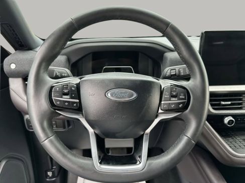 Used 2025 Ford Explorer Platinum RWD image 11