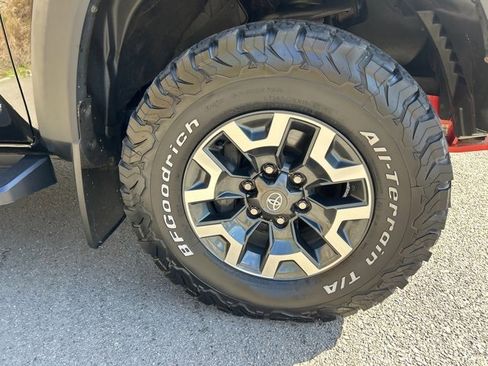 Used 2022 Toyota Tacoma TRD Off-Road image 4
