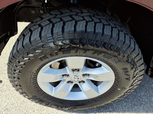 Used 2020 RAM 1500 Classic SLT AWD/4WD image 10