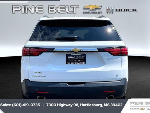 Used 2023 Chevrolet Traverse LT FWD image 4