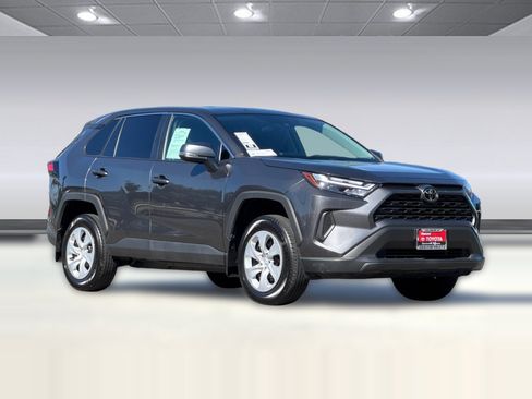 Used 2025 Toyota RAV4 LE AWD/4WD image 7