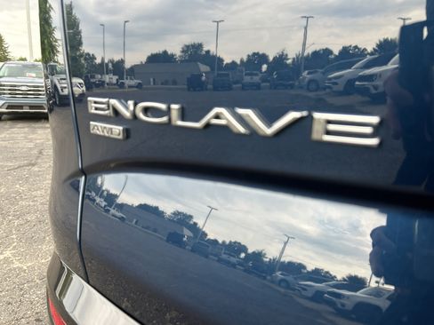 Used 2022 Buick Enclave Essence w/ LPO, Touring Package AWD/4WD image 24