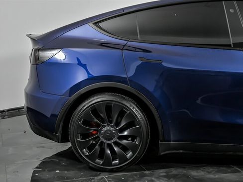 Used 2022 Tesla Model Y Performance image 11