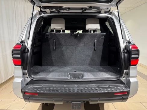 Certified 2025 Toyota 4Runner SR5 AWD/4WD image 11