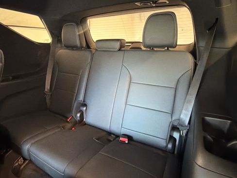 Used 2025 Chevrolet Traverse LT image 32