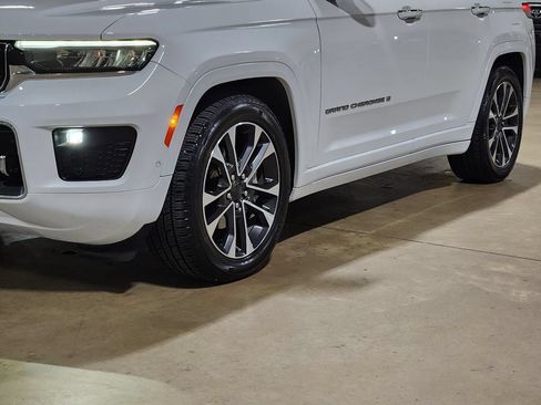 Used 2023 Jeep Grand Cherokee Overland w/ Luxury Tech Group IV AWD/4WD image 19