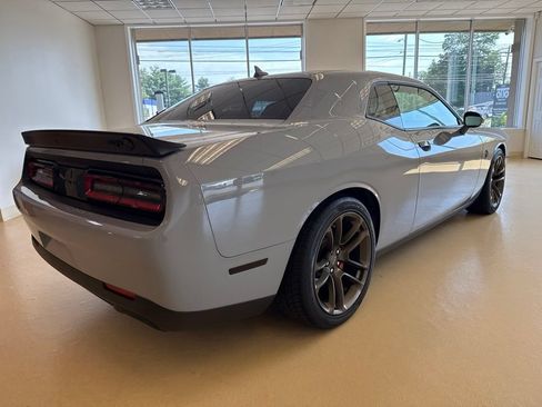 Used 2021 Dodge Challenger SRT Hellcat RWD image 2