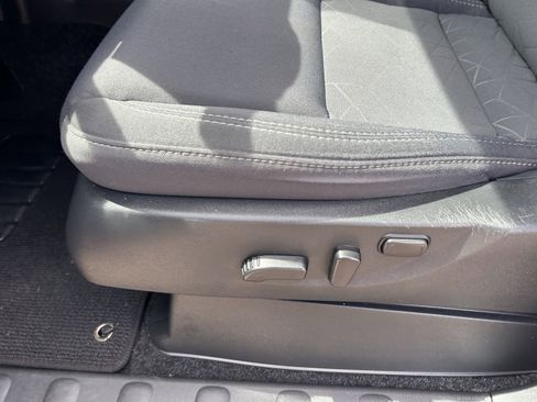 Used 2025 Nissan Frontier SV RWD image 11