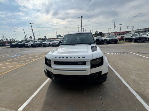 Used 2023 Land Rover Defender 110 X-Dynamic SE image 3