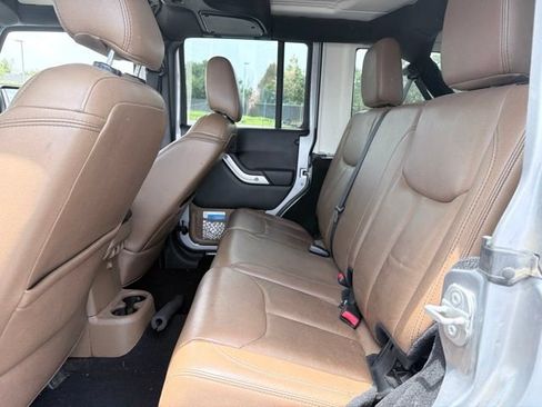 Used 2016 Jeep Wrangler Unlimited Sahara w/ Max Tow Package AWD/4WD image 11
