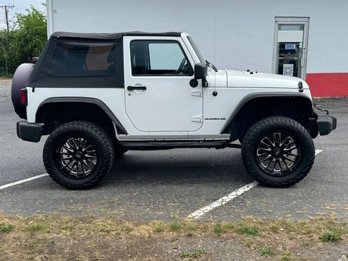 Used 2017 Jeep Wrangler Sport AWD/4WD image 4