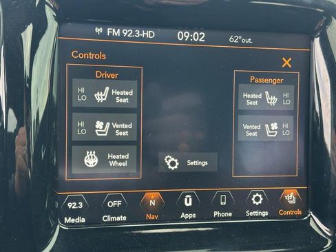 Used 2021 Jeep Compass Limited w/ Sun and Sound Group image 23