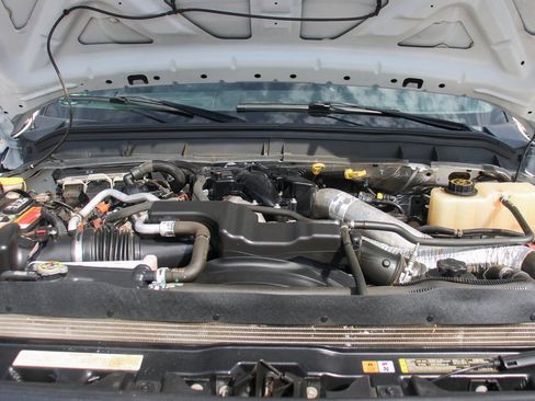 Used 2016 Ford F550 2WD Regular Cab Super Duty image 13