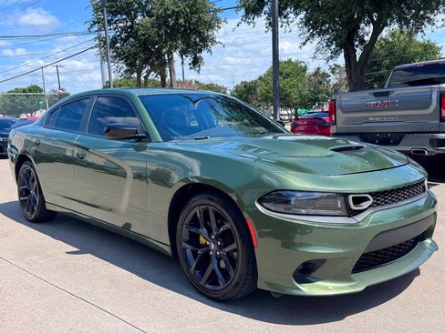 Used 2022 Dodge Charger SXT w/ Plus Group RWD image 3