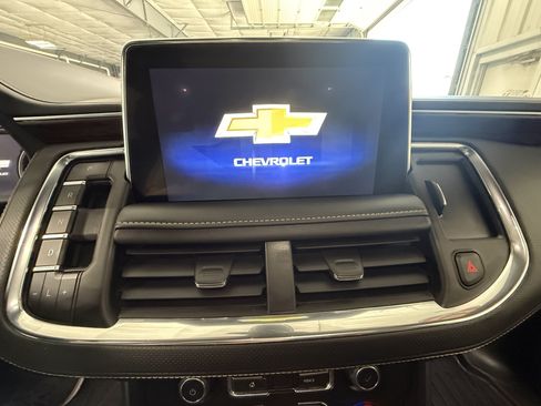 Used 2021 Chevrolet Suburban Premier w/ Premium Package AWD/4WD image 27