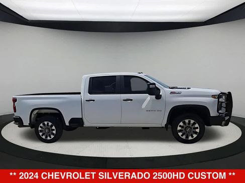 Used 2024 Chevrolet Silverado 2500 Custom w/ Custom Value Package AWD/4WD image 9