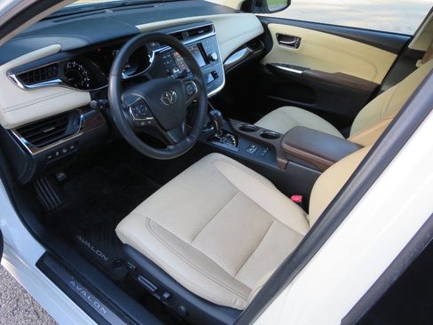 Used 2014 Toyota Avalon Limited image 7