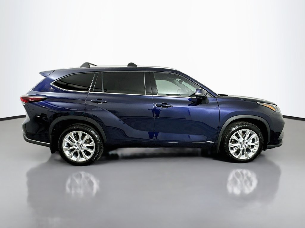 Certified 2026 Toyota Highlander Limited AWD/4WD image 4