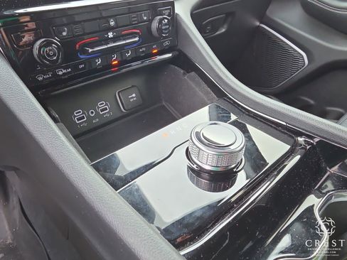 Used 2023 Jeep Grand Cherokee L Laredo image 20