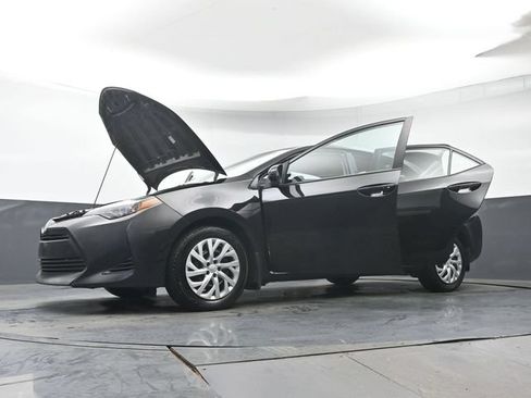 Used 2017 Toyota Corolla LE w/ Carpet Mat Package (TMS) FWD image 39