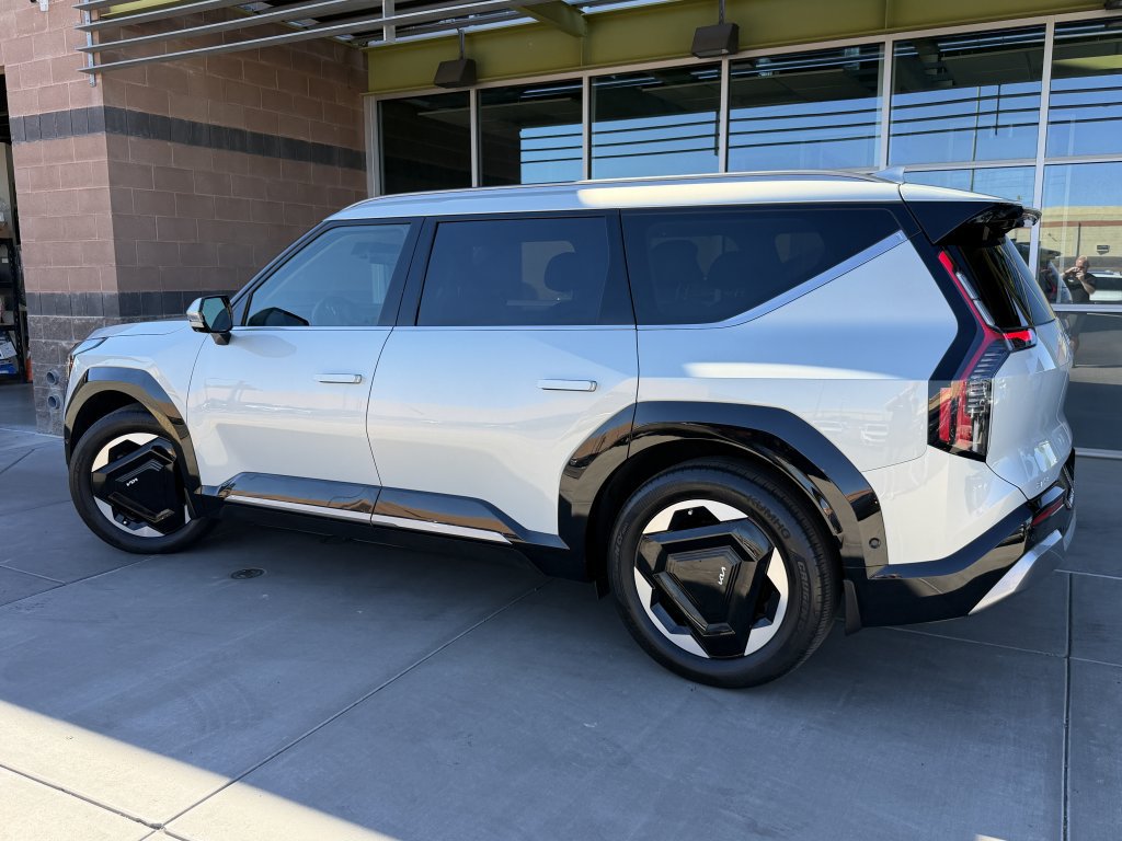 Used 2024 Kia EV9 Land AWD/4WD image 5