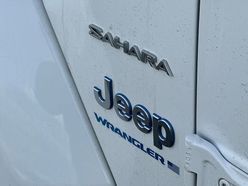 Used 2023 Jeep Wrangler Sahara image 27