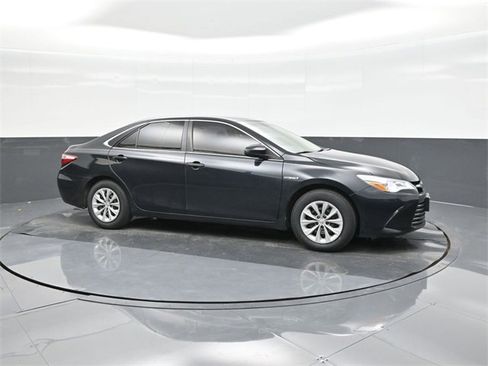 Used 2015 Toyota Camry LE image 17