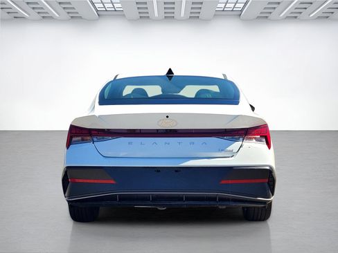 New 2026 Hyundai Elantra Limited FWD image 5