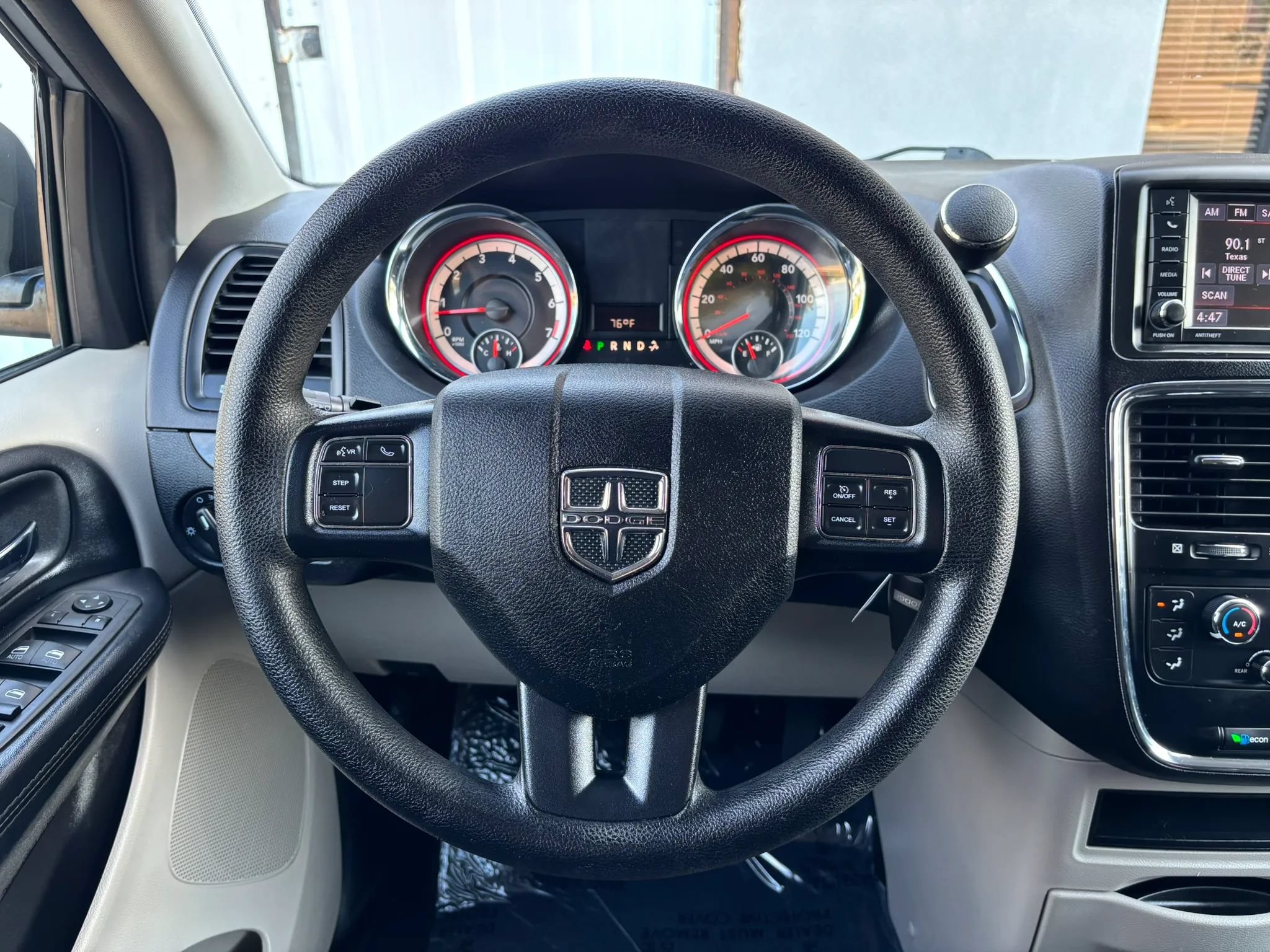 Used 2019 Dodge Grand Caravan SE w/ UConnect Hands-Free Group FWD image 18