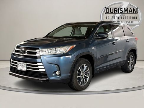 Used 2017 Toyota Highlander XLE image 2