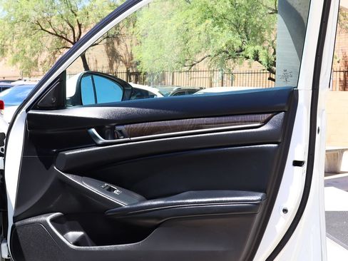 Used 2018 Honda Accord Touring image 33