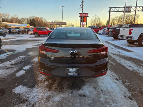 Used 2019 Hyundai Elantra SE image 9