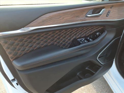 Used 2023 Jeep Grand Cherokee Summit w/ Luxury Tech Group V image 10