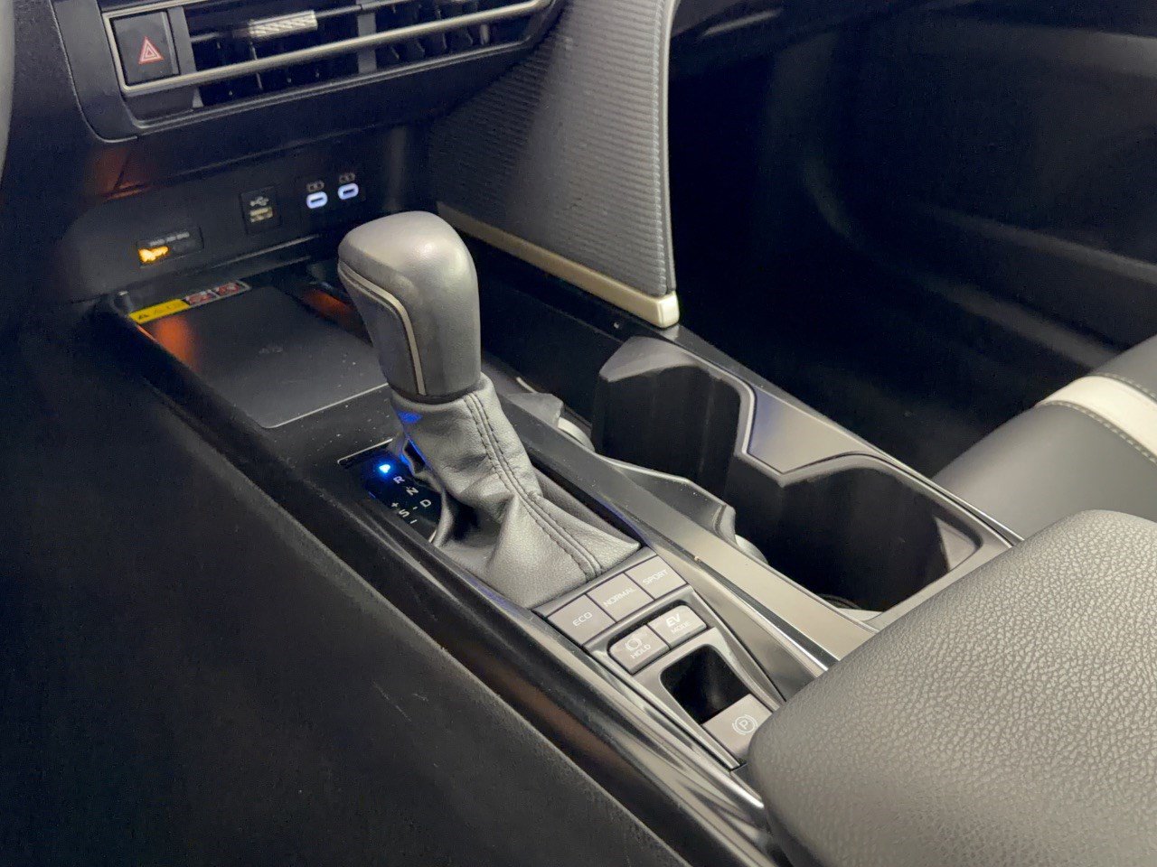 Used 2025 Toyota Camry SE w/ Convenience Package FWD image 21