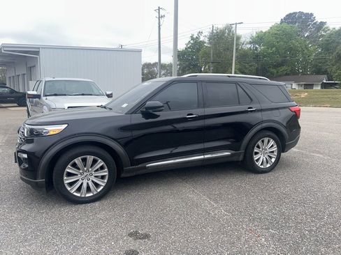 Used 2020 Ford Explorer Limited image 2